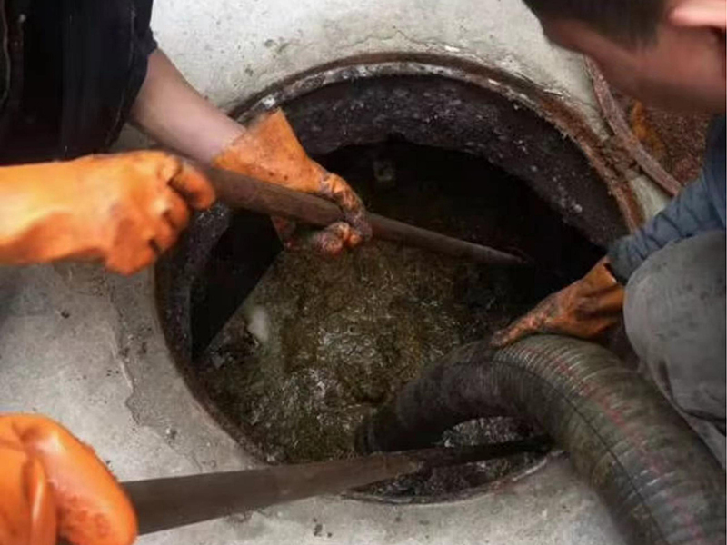 开鲁清理化粪池时如何避免沼气的危害?